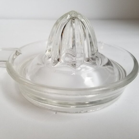 Vintage Small Clear Glass Juice Reamer Flat Thumb Rest (L12) - Picture 5 of 10